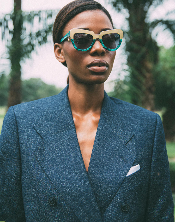 Blazer + lunettes de soleil de caractre = le bon mix