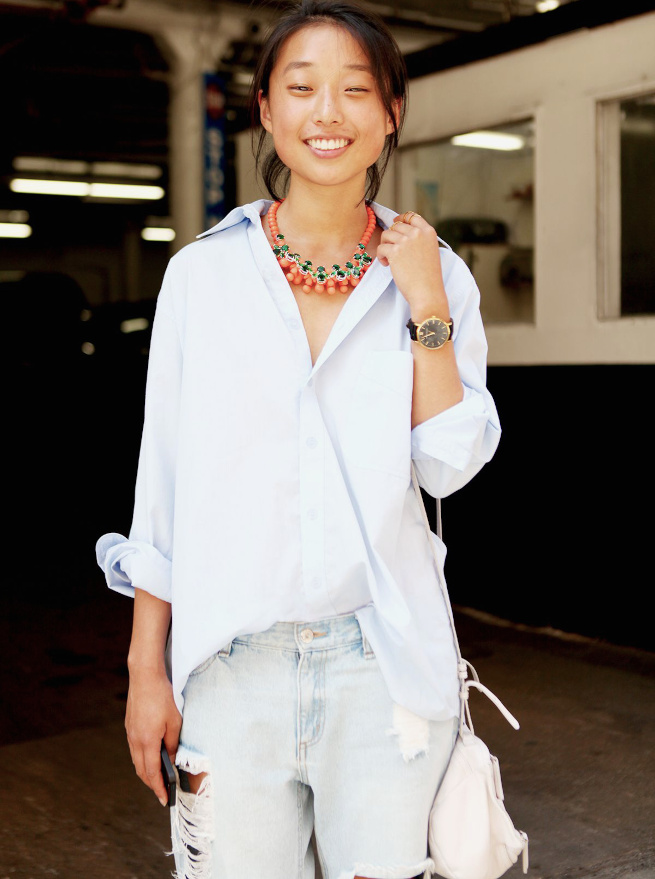 Rien de tel qu'un collier folk pour twister un look casual boyish !
