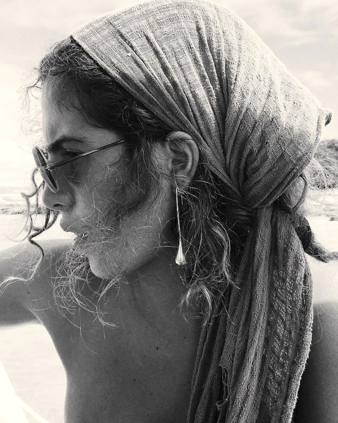 Toujours rehausser ses looks les plus simples via un bijou impactant !