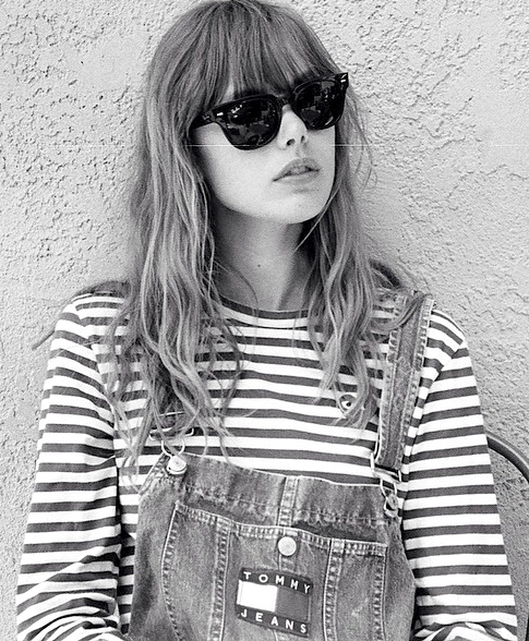 Marini�re + salopette + lunettes noires = le bon mix