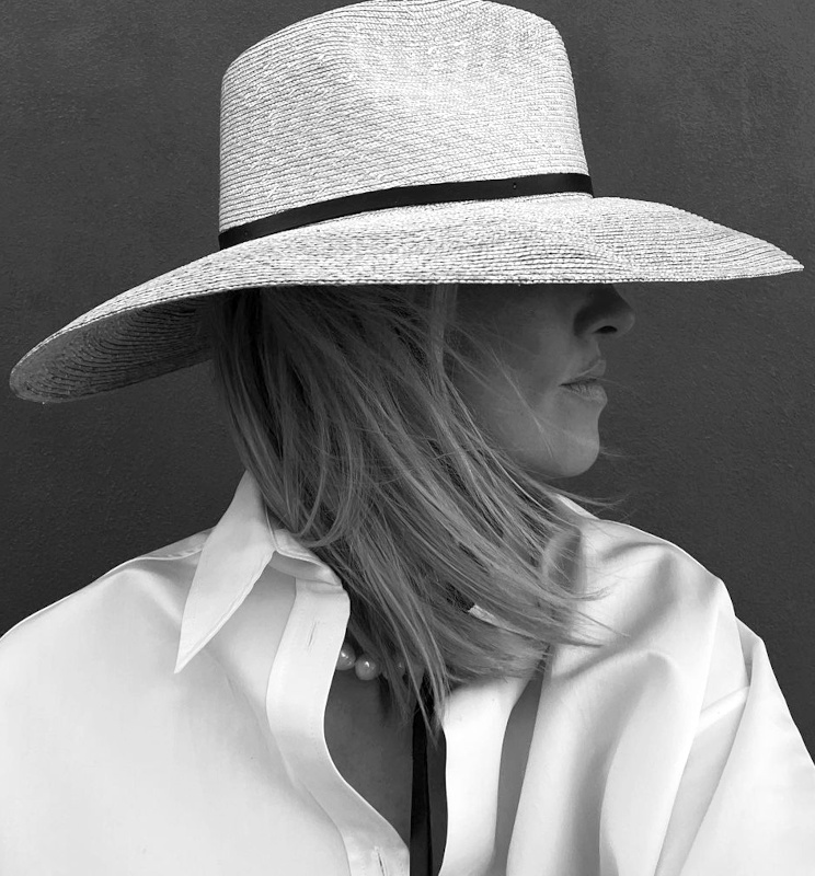 Le chapeau  larges bords : bien plus lgant que n'importe quel cran total !