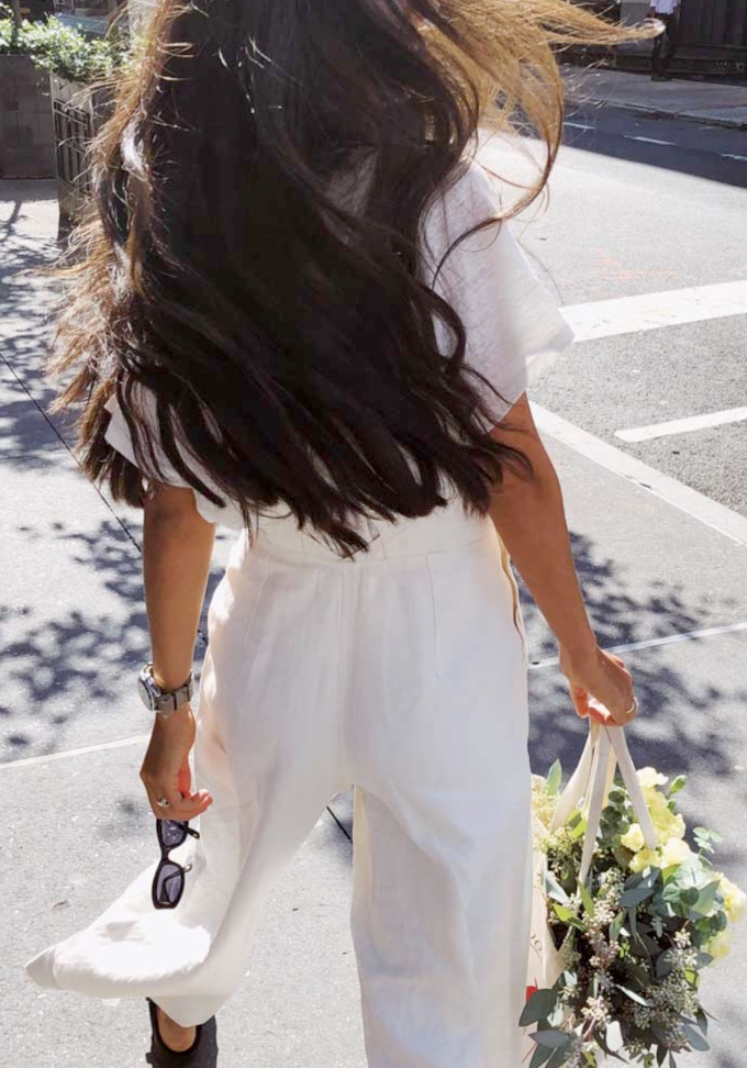 Envie d'une longue crini�re � porter comme seul accessoire...