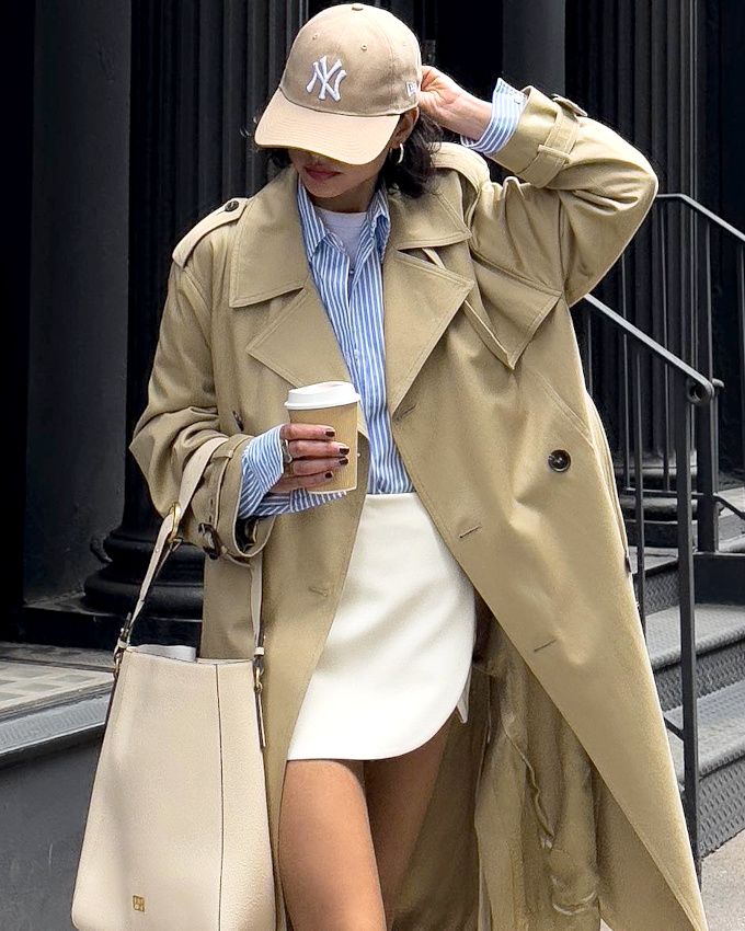 Oui  l'incursion d'une mini-jupe minimaliste au sein d'un look casual classique !