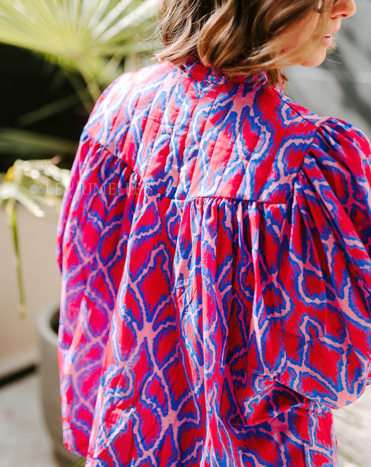 Wanted : une blouse de caractre susceptible de dynamiser n'importe quel short en jean !