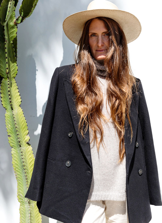 Pour ou contre le chapeau de paille pour accompagner une tenue automnale ?