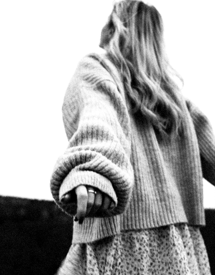 Robe fleurie + gilet en maille ctele = le bon mix