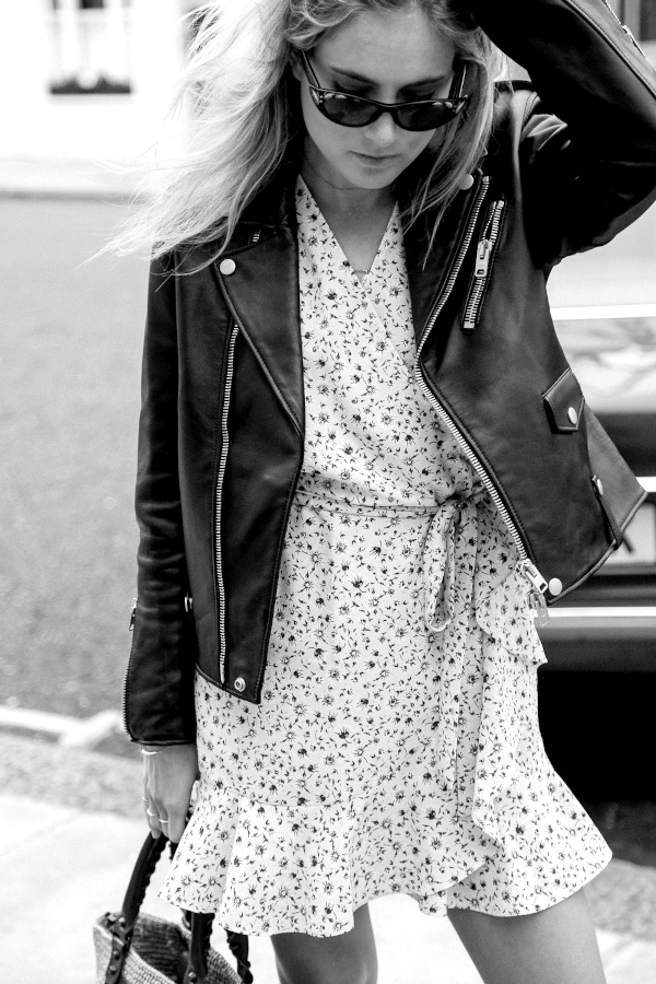 Rien de tel qu'un perfecto pour twister une petite robe fleurie !