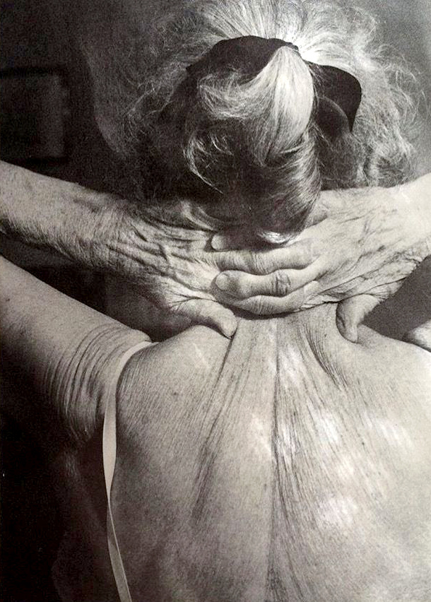 Mlant grce, fminit et marques du temps, cet autoportrait de la photographe Nina Howell Starr meut