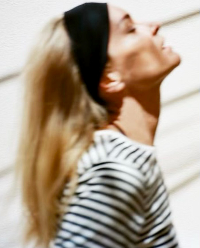 Oui au duo marinire/large bandeau noir !