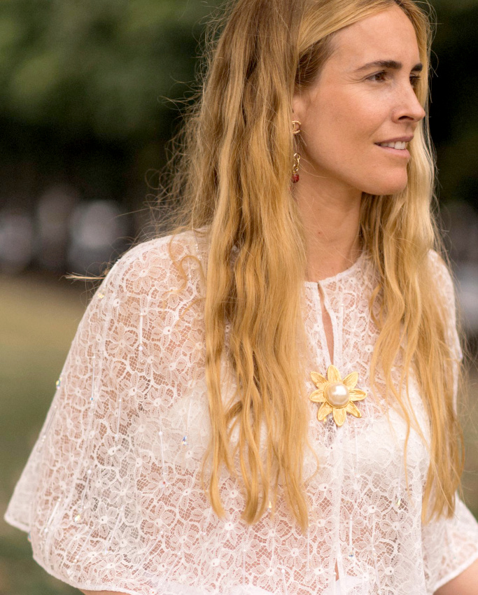 Longue chevelure naturelle + top sophistiqu� = le bon mix