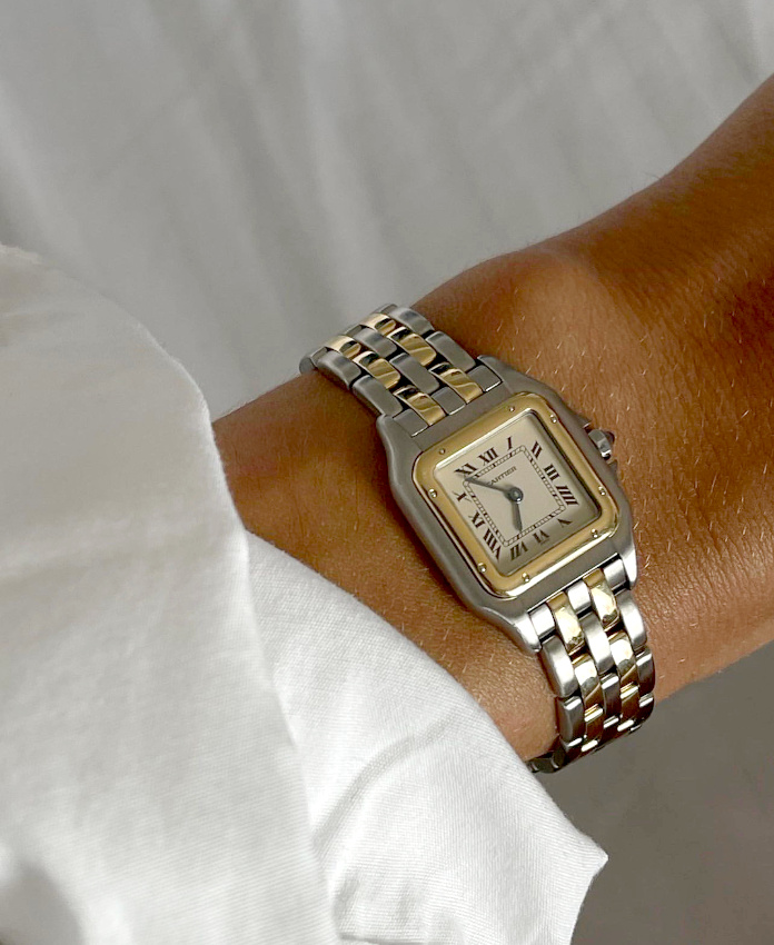 Rien de tel qu'une chemise blanche et un joli bronzage pour sublimer une montre de luxe !