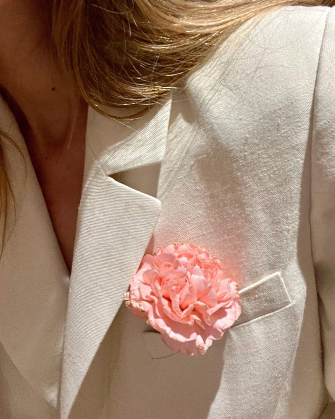 Blazer masculin + fleur fra�che = le bon mix