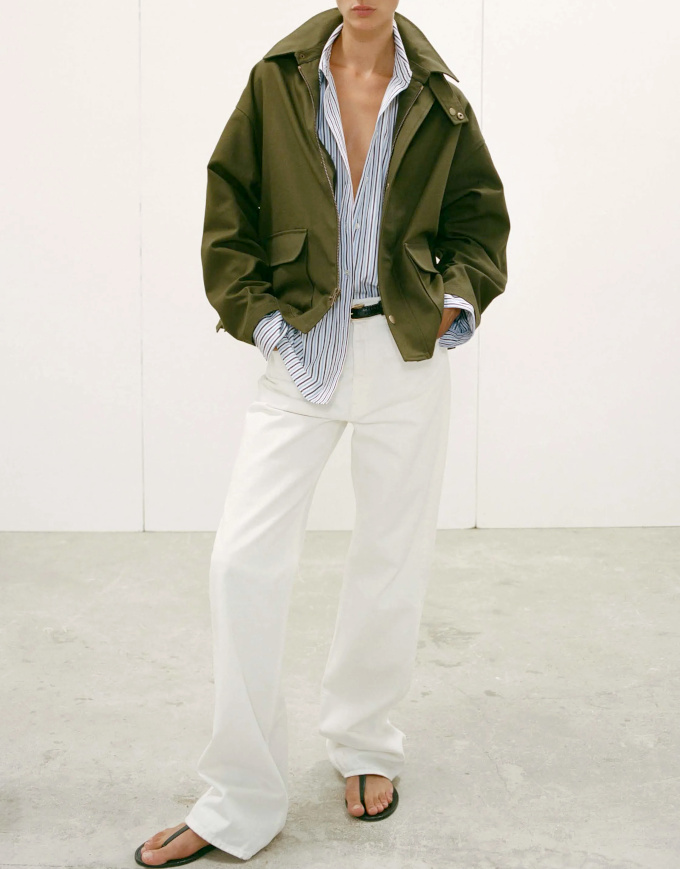 Kaki + rayures masculines + jean blanc = le bon mix