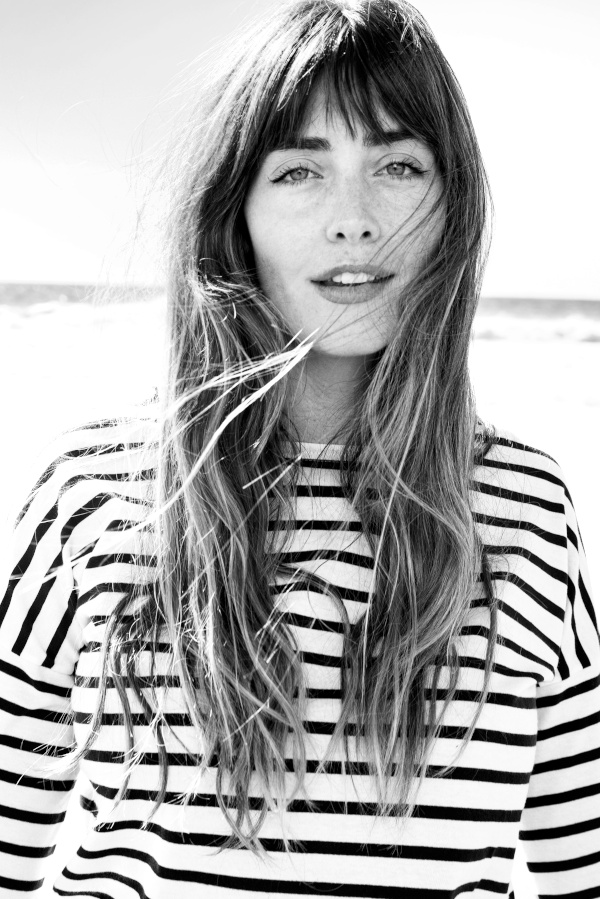 La frange sied particuli�rement bien aux rayures marini�res et vice-versa !