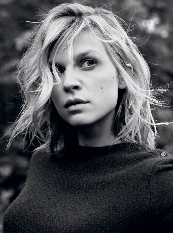 Rien de tel qu'un carr� flou textur� pour pimenter une allure un brin trop sage !