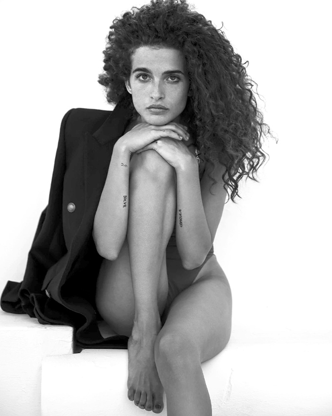 Quand la chevelure habille plus que le v�tement...