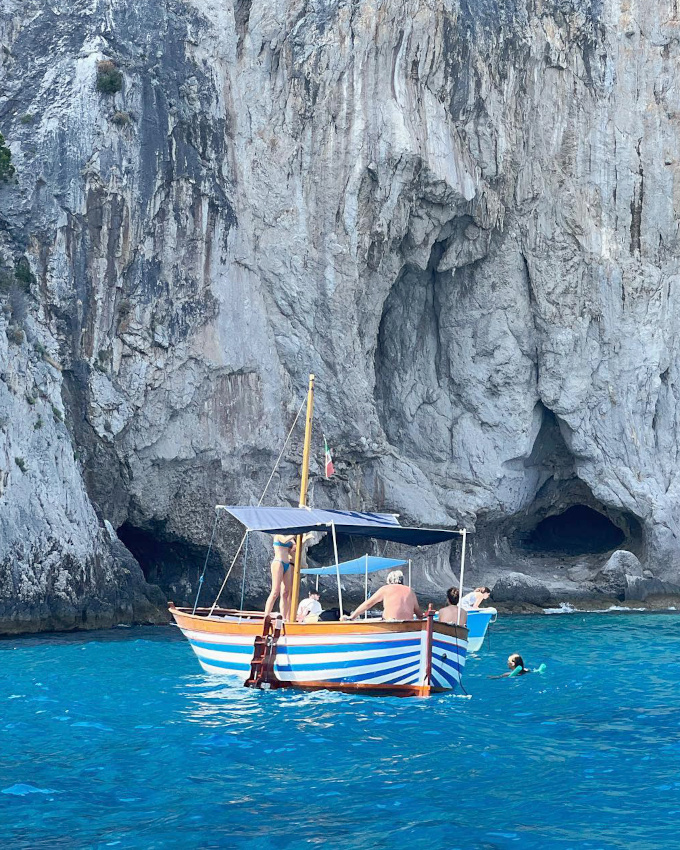 Faire correspondre la teinte des rayures de son bateau avec celle de la mer... tout un art !