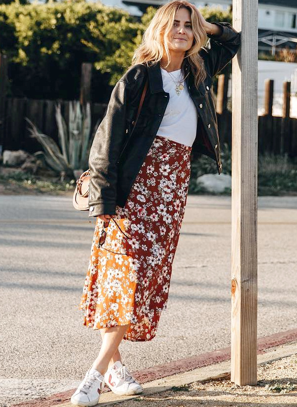 Oui tlescopage entre jupe fleurie et blouson en cuir !