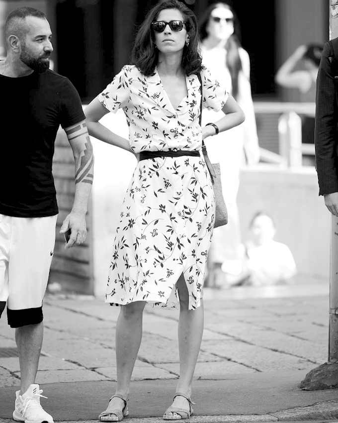 Mlant lgance intemporelle et dgaine pragmatique, cette silhouette fait mouche !