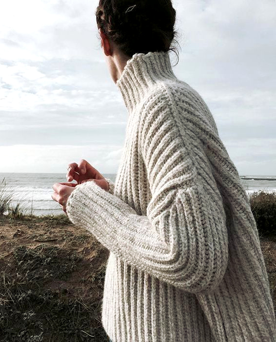 Col montant + chignon = le bon mix