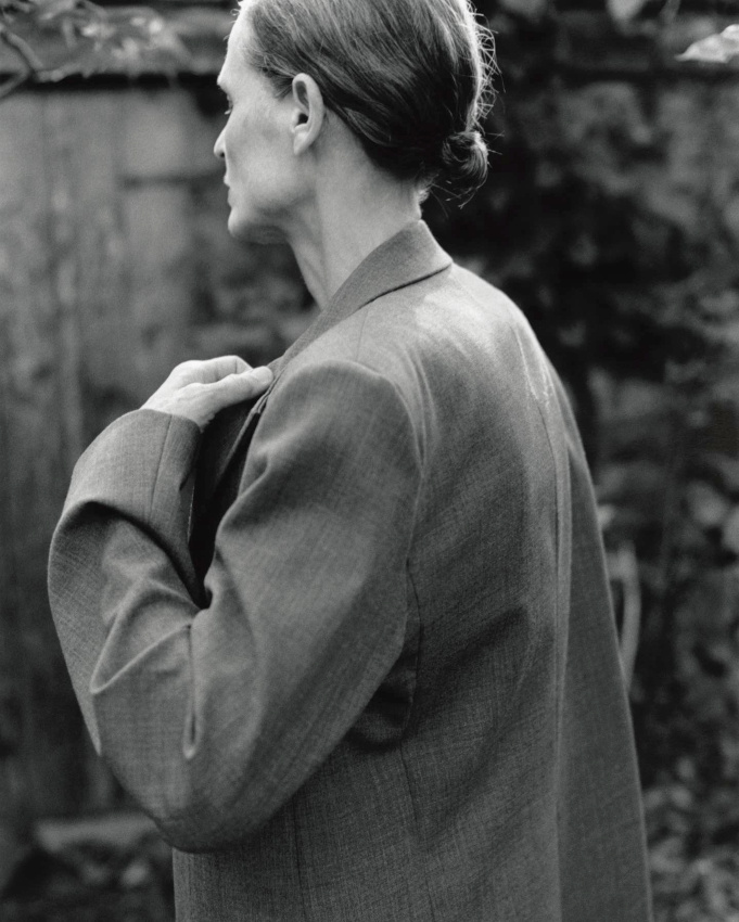 Wanted : un blazer lgrement trop grand  porter avec un petit chignon bas