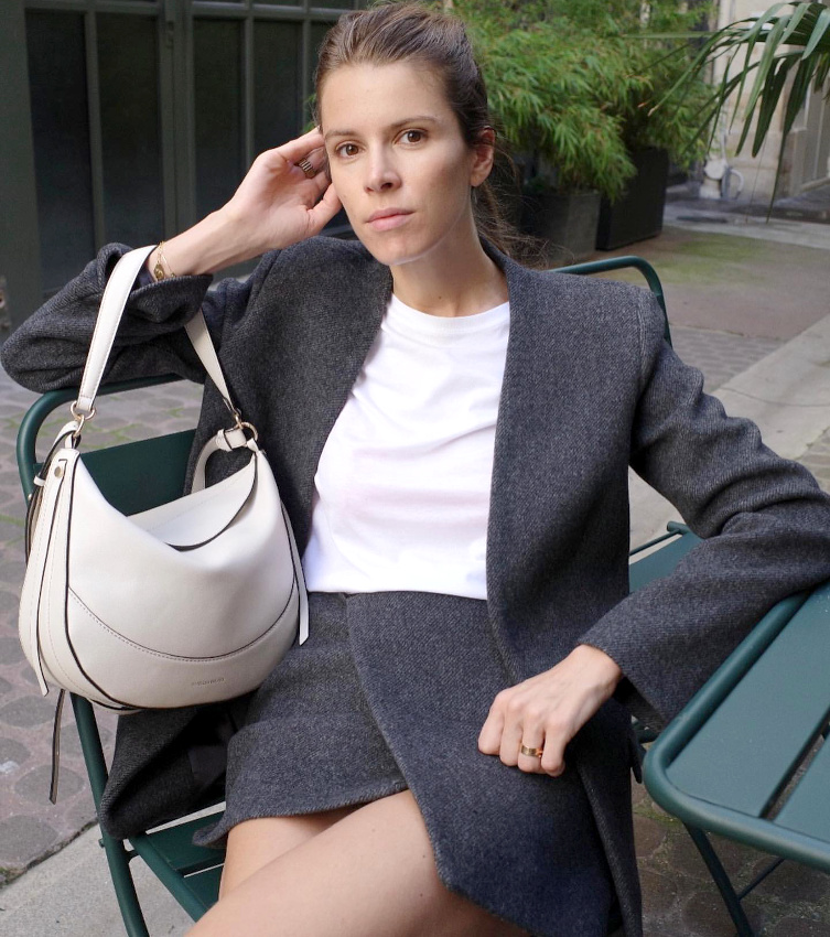 Rien de tel qu'un tailleur jupe aux lignes adoucies !