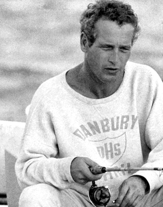 Oui au sweat-shirt un peu grand port� � m�me la peau !