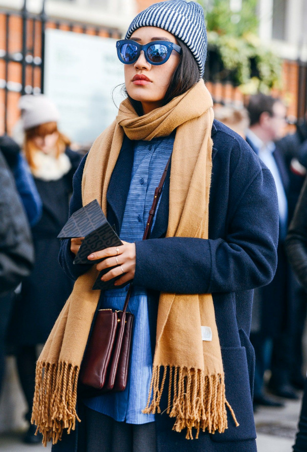 Rien de tel que de mixer des rayures de m�me teinte pour twister le duo bleu/camel !