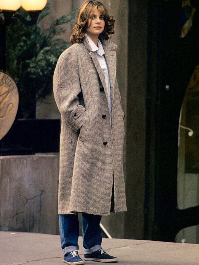 Envie de pardessus masculin enfil� � la va-vite sur un look casual...