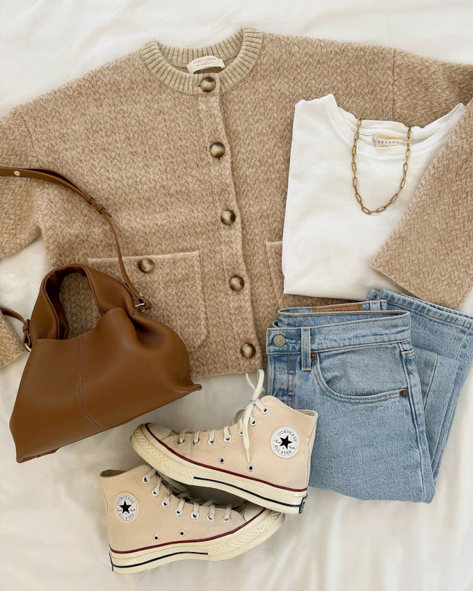 Rien de tel que le mix de mati�res et le t�lescopage de styles pour booster un cama�eu de beiges !