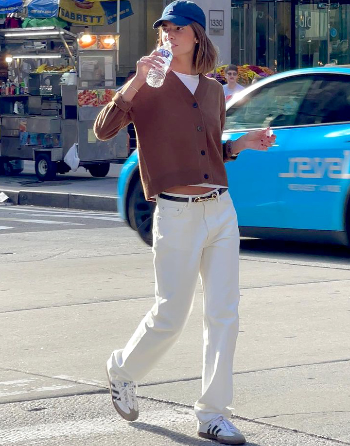 Le gilet laissant appara�tre un l�ger interstice de peau : bien plus subtil que n'importe quel top cropped !