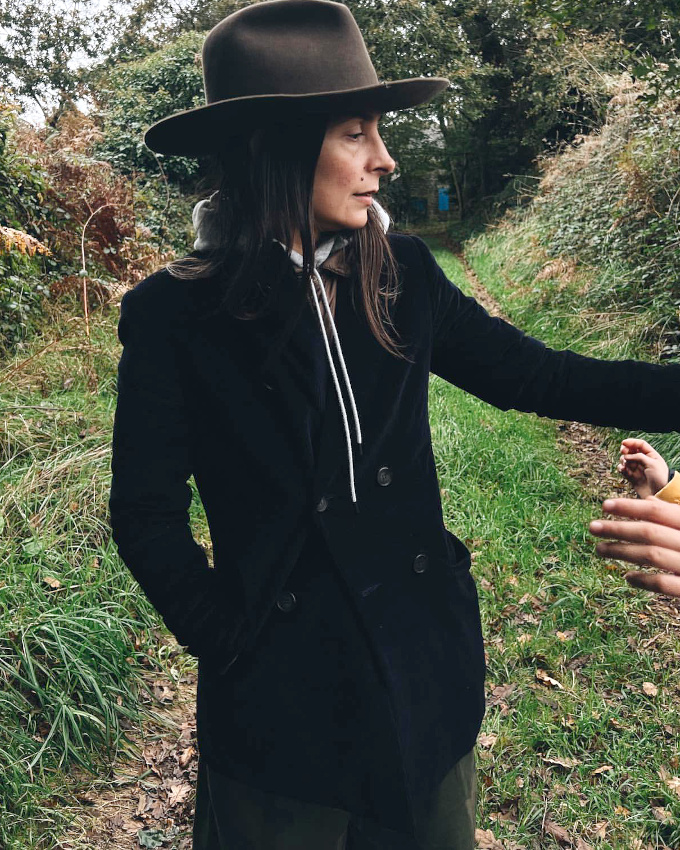 Feutre + sweat � capuche + manteau en drap de laine = le bon mix