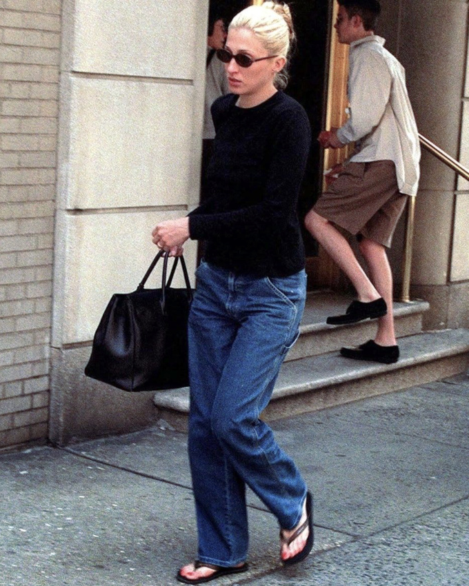 Les tongs en ville : un classique !