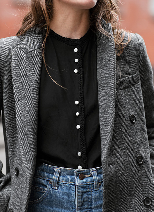 Chemise � col officier et blazer col tailleur sont d�finitivement faits pour vivre ensemble !