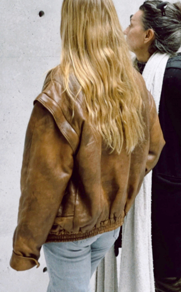 Wanted : un blouson en cuir marron un peu ample !