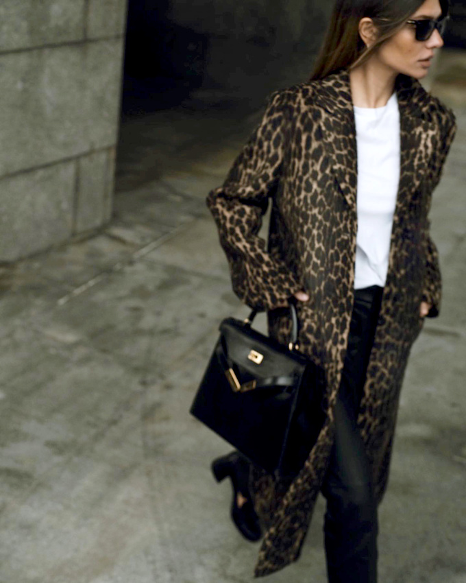 Oui au lopard trait sur une chic minimaliste !