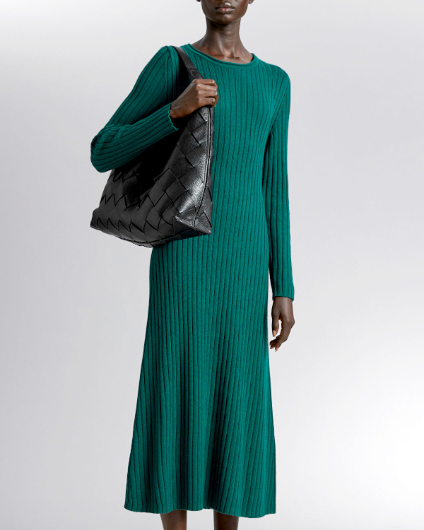 Robe midi verte ctele et vase