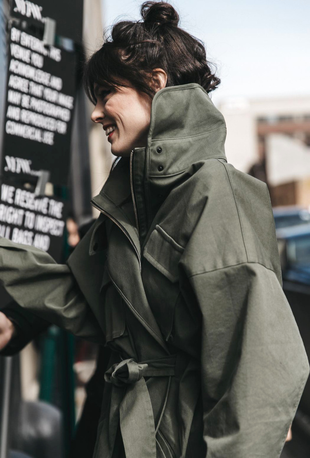 Col relev + chignon haut = le bon mix