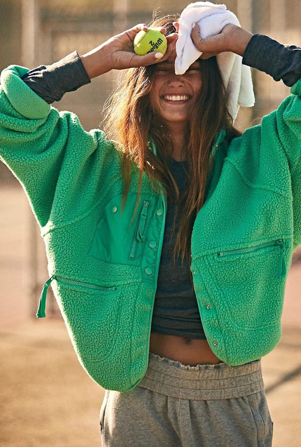 Oui aux tenues de sport constitues de pices colores et confortables !