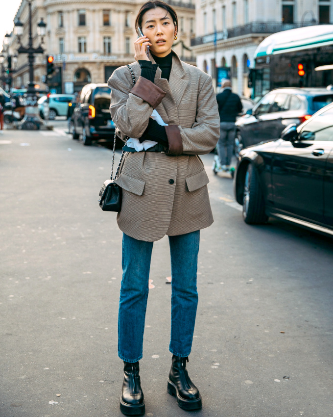 Jean droit 7/8 + paisses boots noires + blazer un peu grand = le bon mix