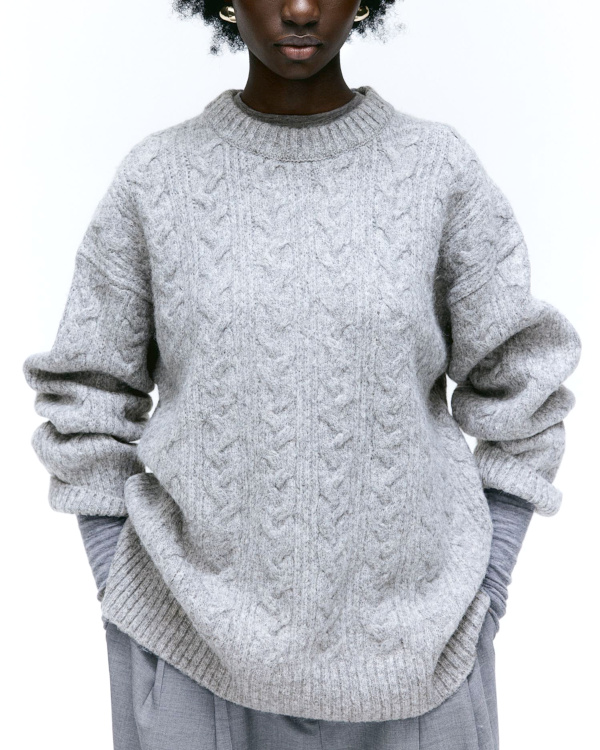 Pull oversize gris en maille torsade