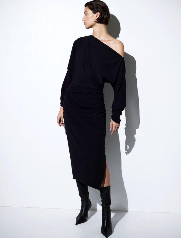 Robe noire asymtrique