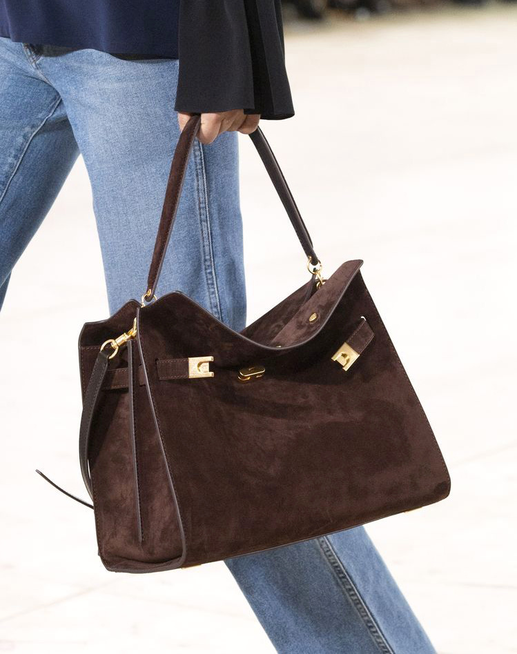 Wanted : un sac marron �l�gant, l�g�rement mou mais structur�