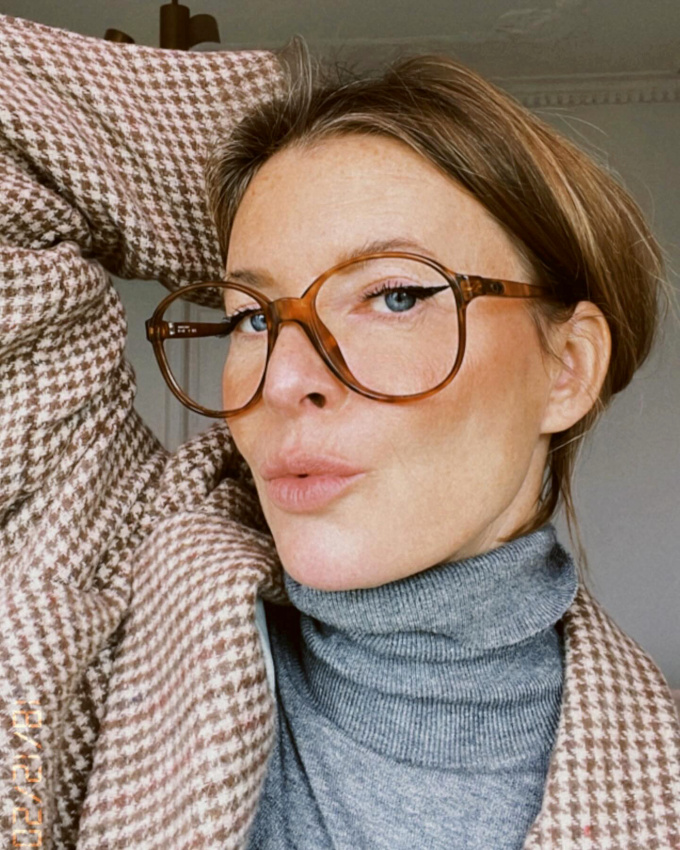 Lunettes de vue de caract�re + blazer pied-de-coq = le bon mix