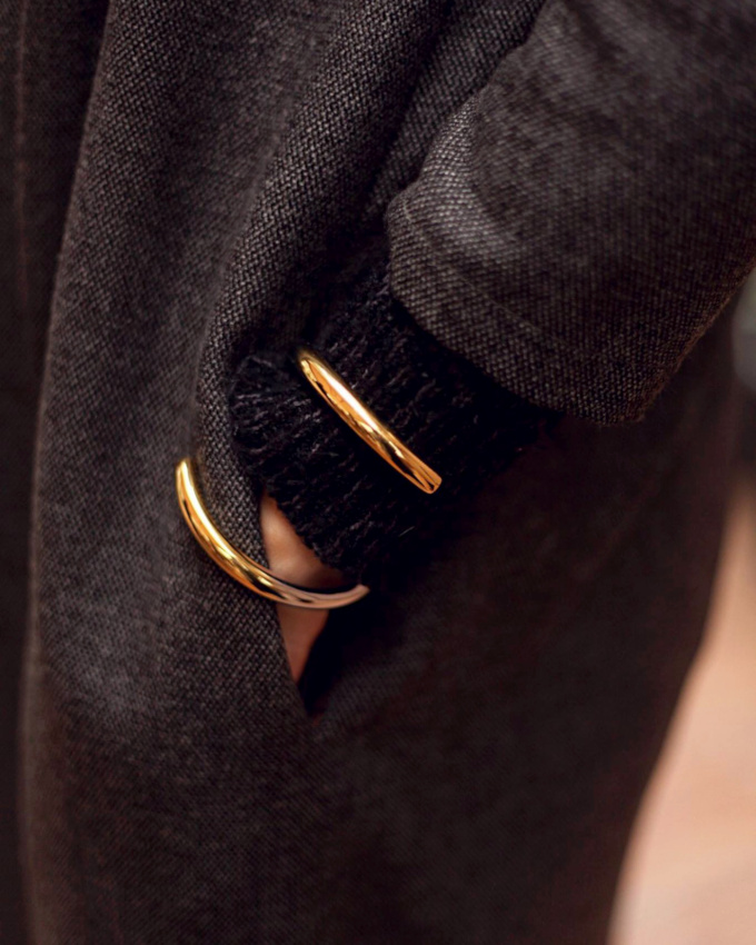 Rien de tel que des bijoux dor�s impactants pour twister un duo masculin !