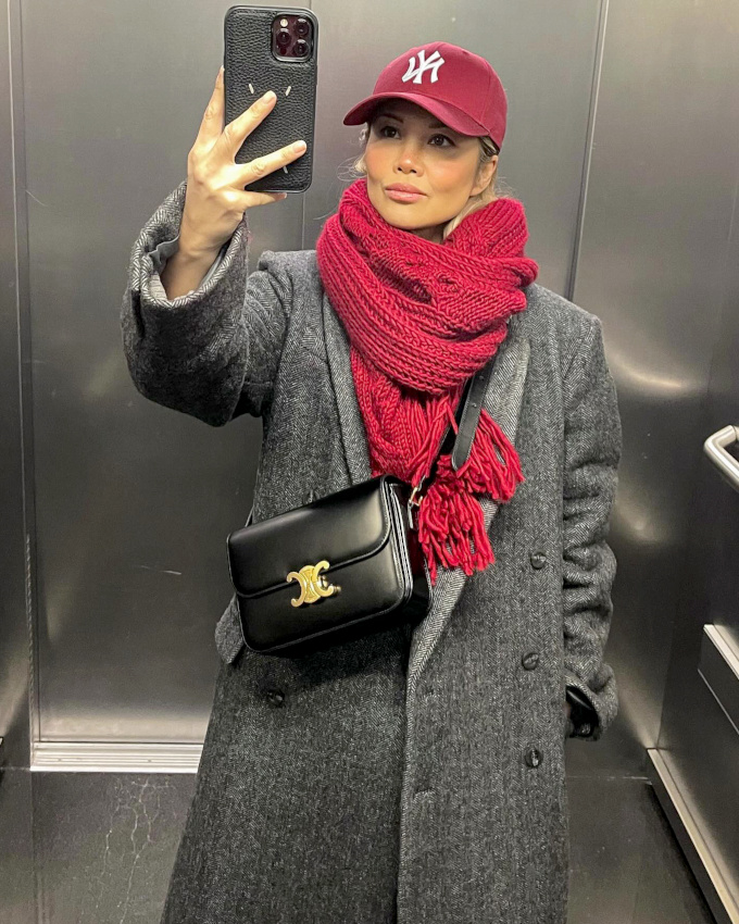 Maille framboise �cras�e + tweed gris + cuir lisse noir = le bon mix