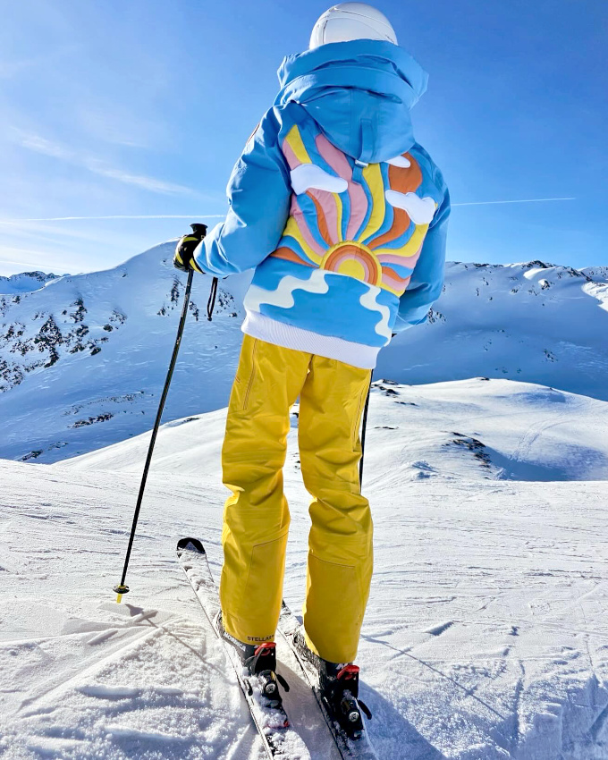 Wanted : une tenue de ski joyeuse et color�e !