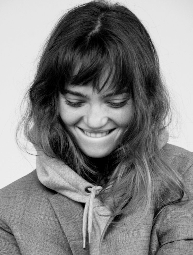 Le duo sweat � capuche/blazer : la parfaite alliance entre casualness et tailoring !