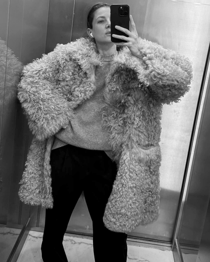 Manteau textur + look casual = le bon mix