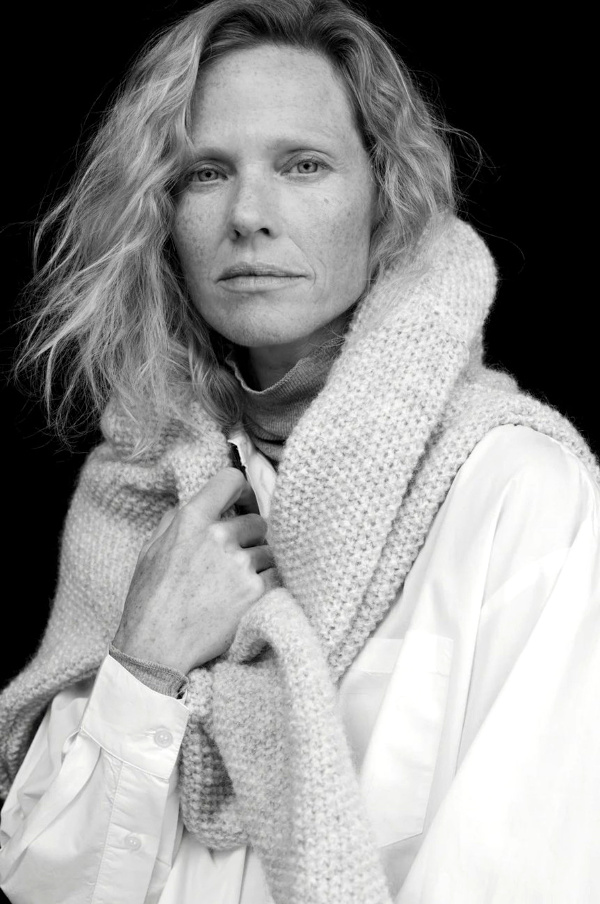 Oui  la chemise blanche traite comme une surchemise !